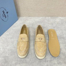 프라다 스웨이드 로퍼