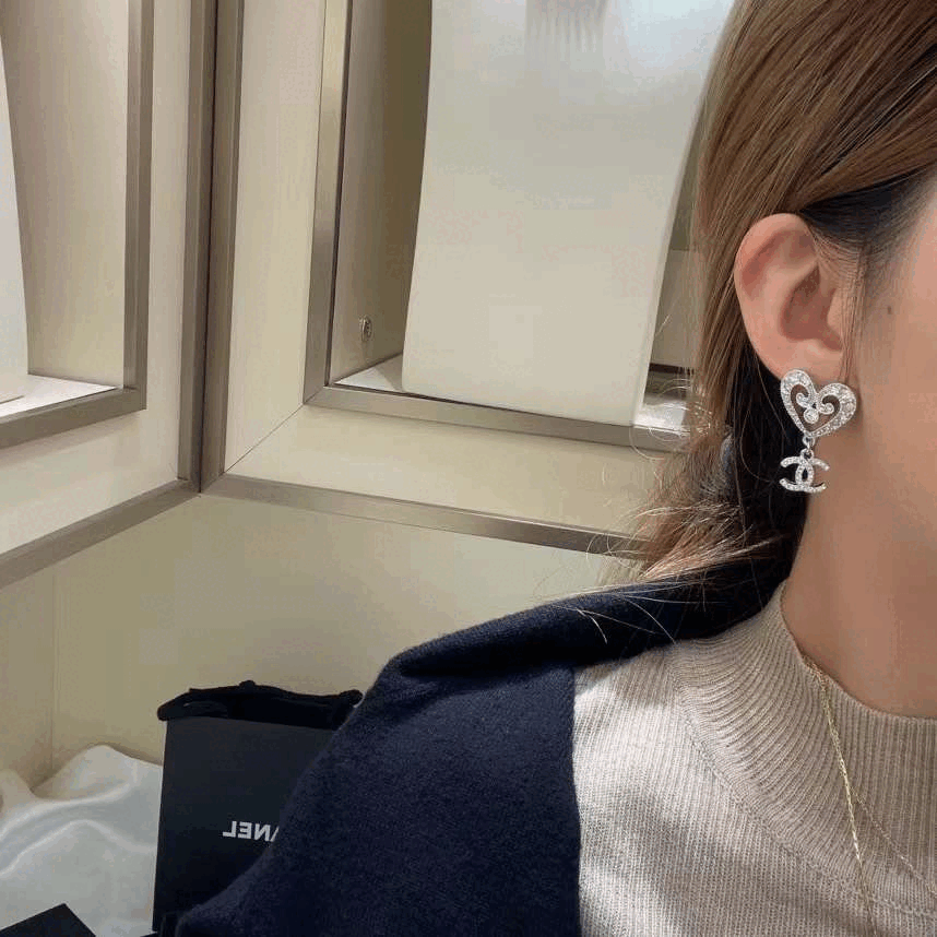 샤넬 하트 쉐입 귀걸이